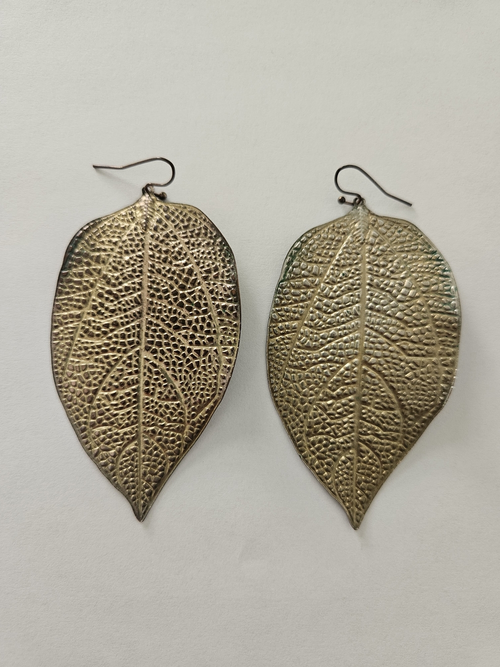 Vintage Leaf Dangle Earrings Black Silver Retro Cottagecore Bohemian Feminine - Picture 4 of 4